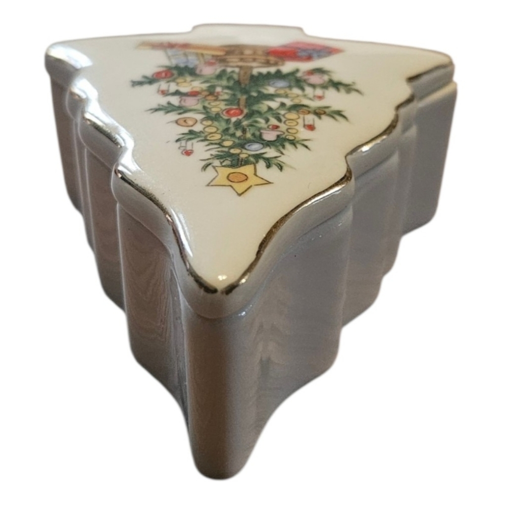 Vintage Lefton China Hand Painted Christmas Tree Shaped Porcelain Trinket Box - Picture 4 of 7